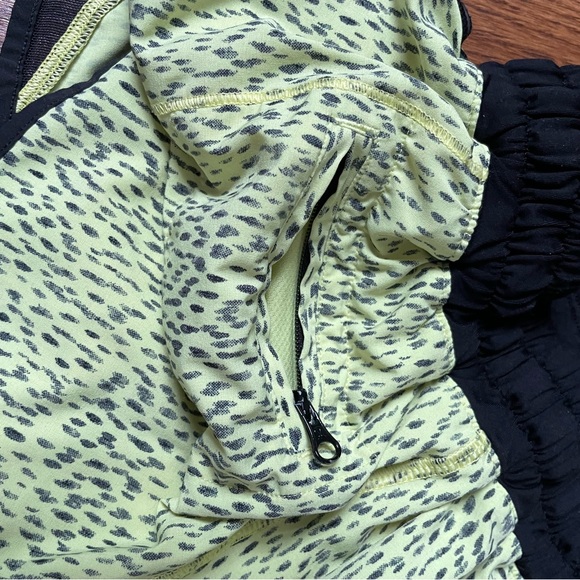 Lululemon Hottie Hot Shorts - Picture 3 of 6